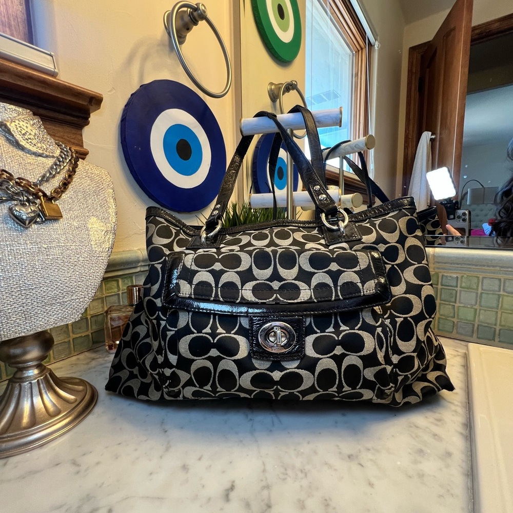 Coach Signature satchel (style F19043)
Penelope